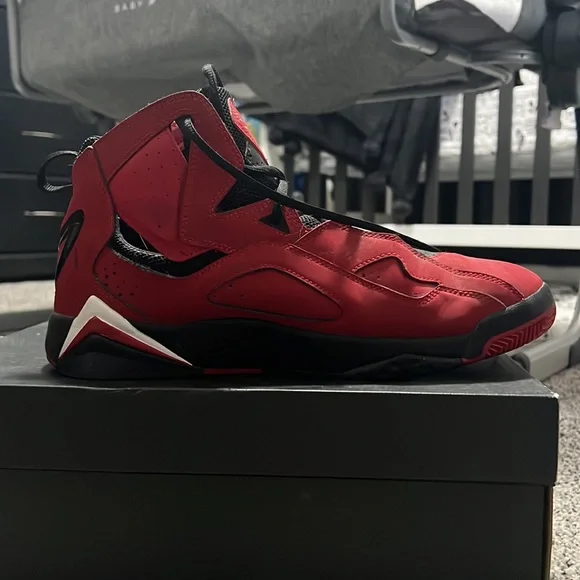 Jordan true flight red black and white size 10 lightly used & well taken care of